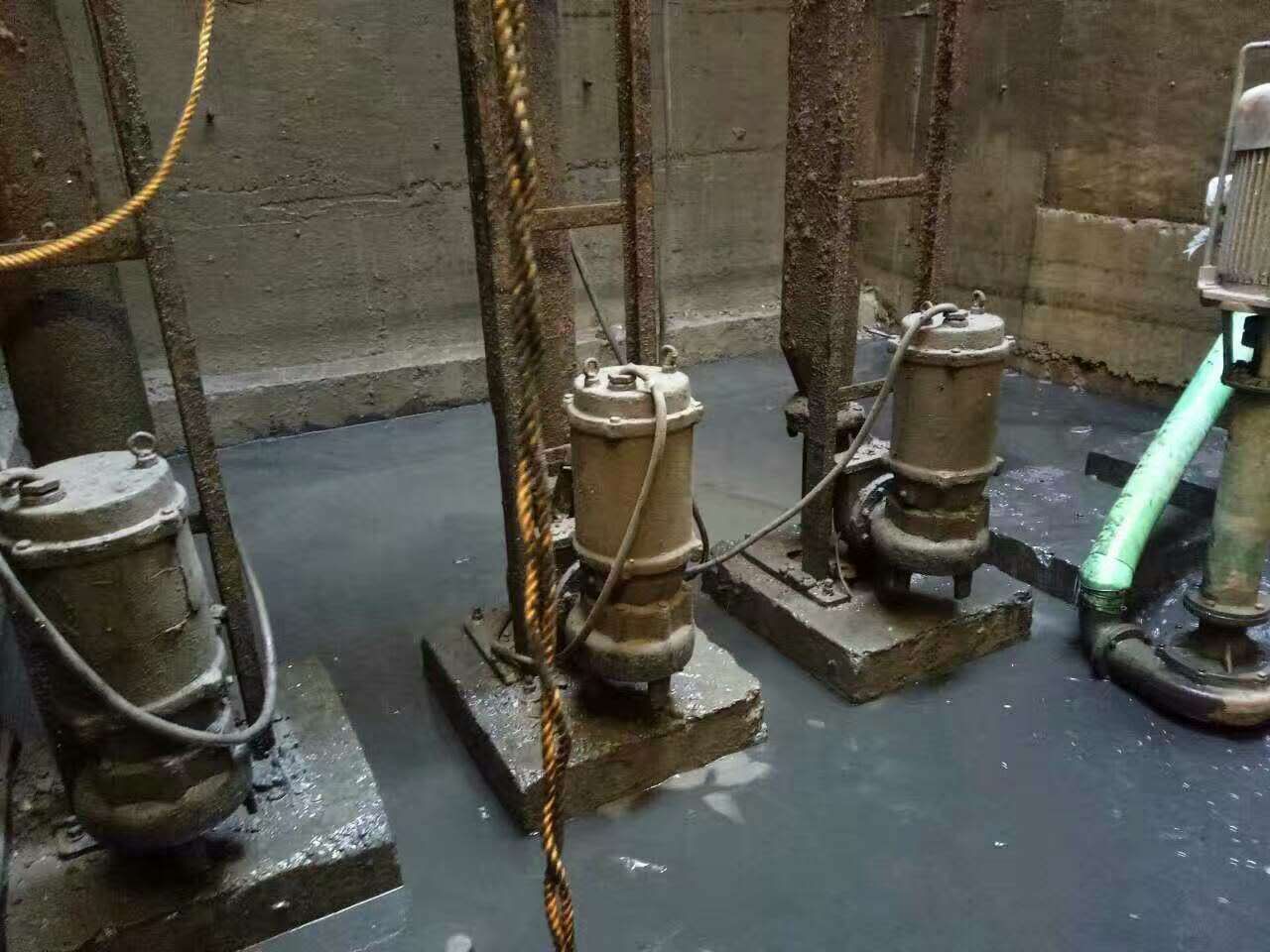 长兴污水池清理