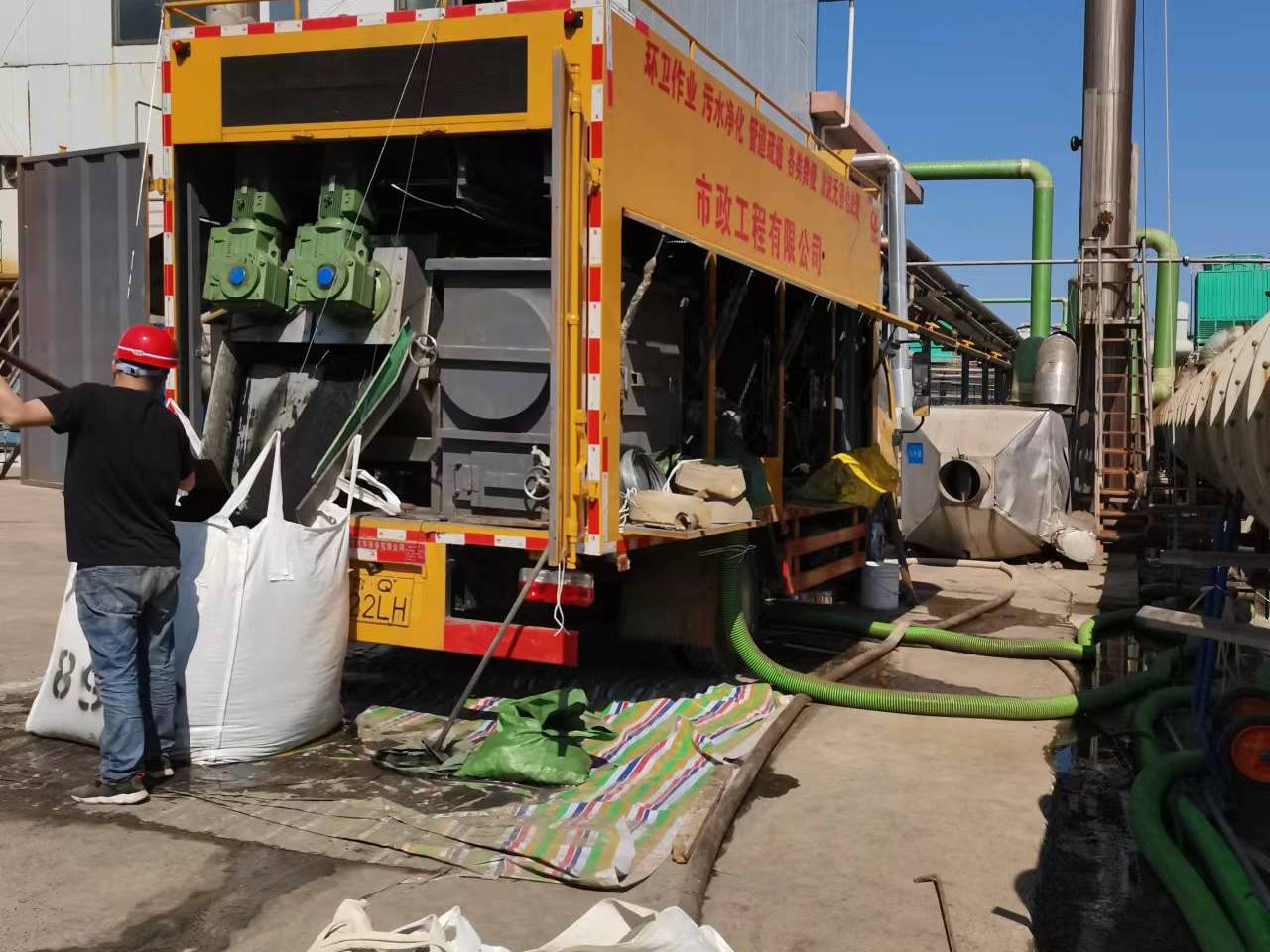 长兴淤泥压干处理